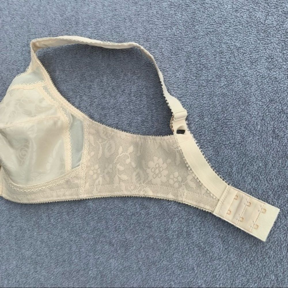 Playtex Lace Comfort Bra View 3